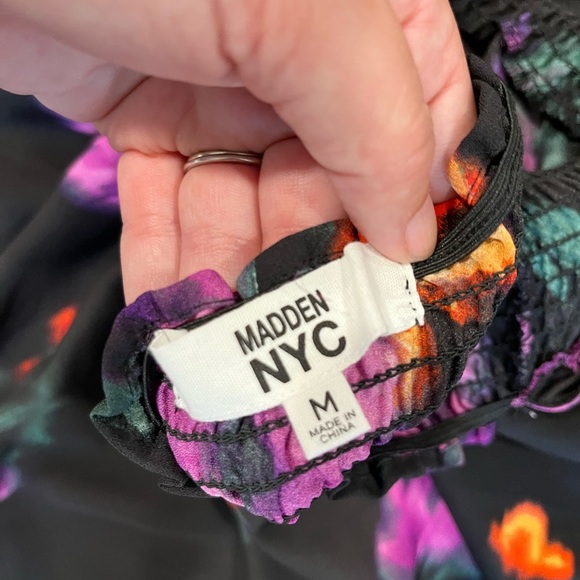 Chic Backless Floral Dress - Black with Red and Purple Accents - Picture 5 of 5